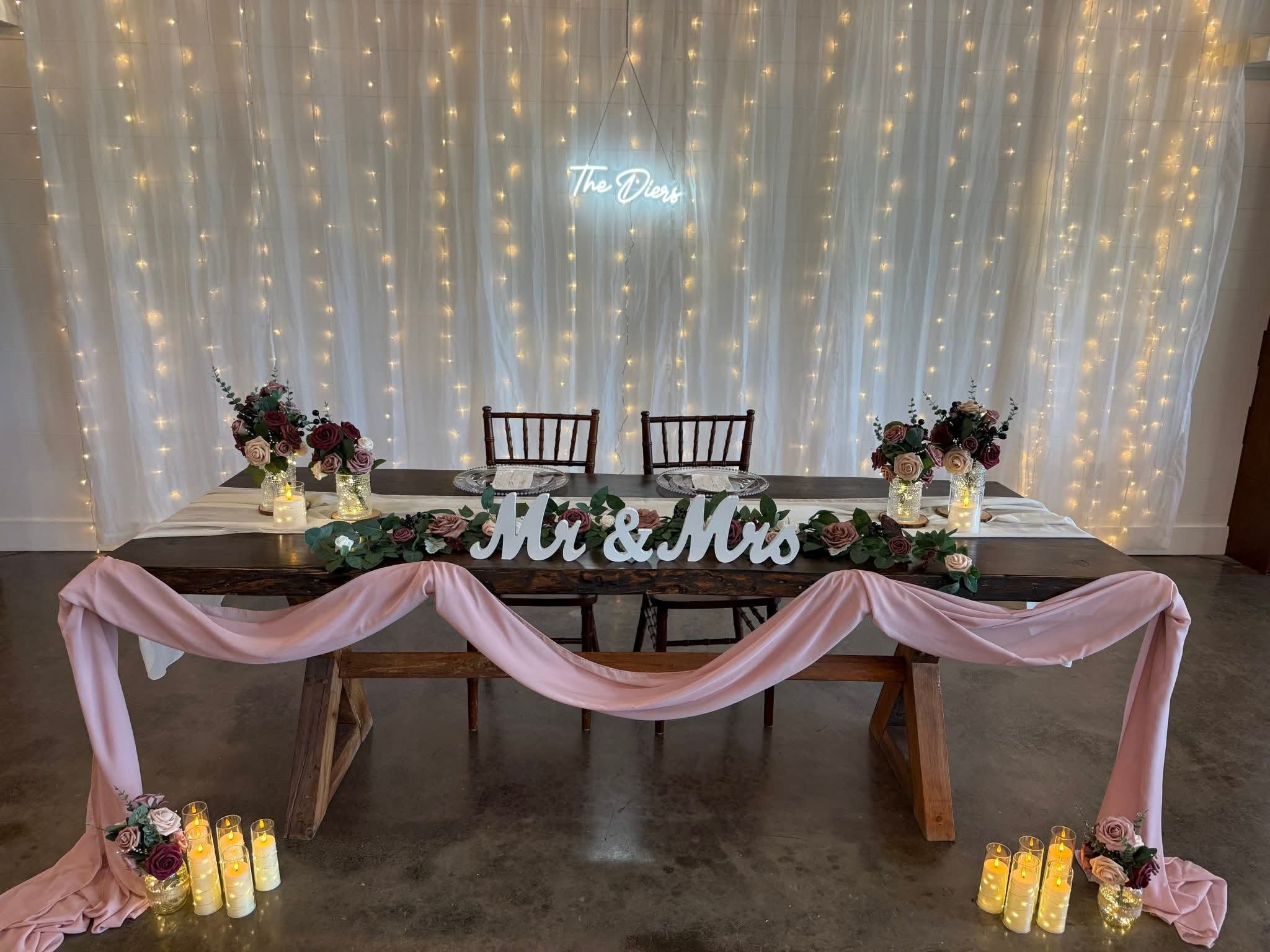 Elegant wedding reception table setup